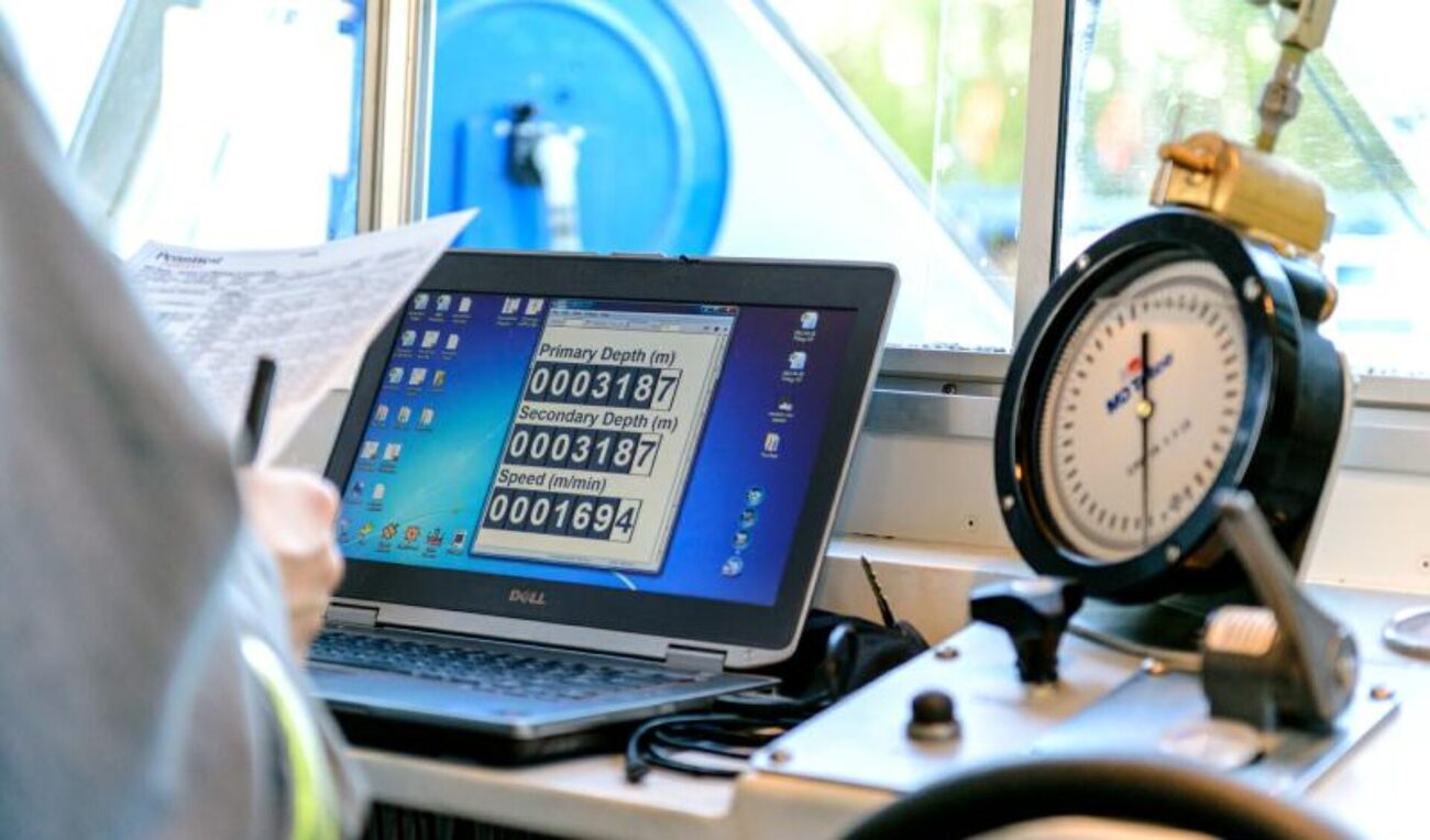 Electronic memory recorder data and pressure gauge inside the unit