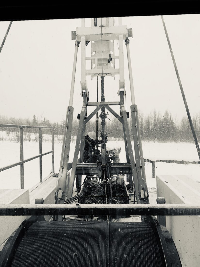 Service rig on a winter location